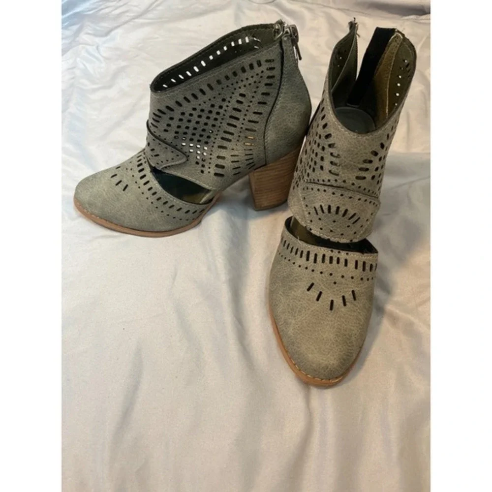 Women's Gray Laser Cut Heeled Ankle Booties‎ Peep Toe Side Cutout Zipper